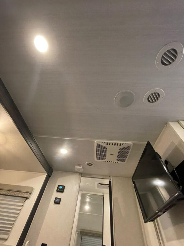 Manufacturer Forest River - Image 2