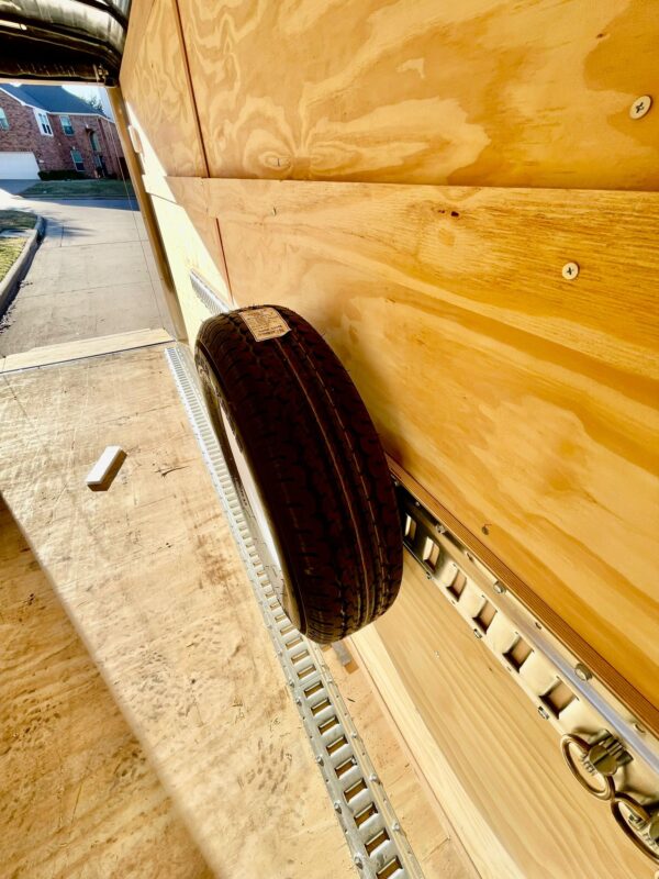 Enclosed Trailer 2021-silver - Image 2