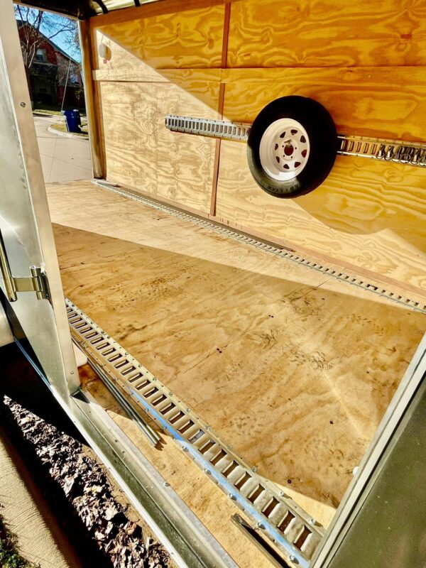 Enclosed Trailer 2021-silver - Image 6